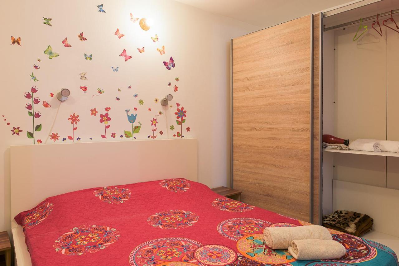 Center Walking Apartment And Room Букурещ Екстериор снимка